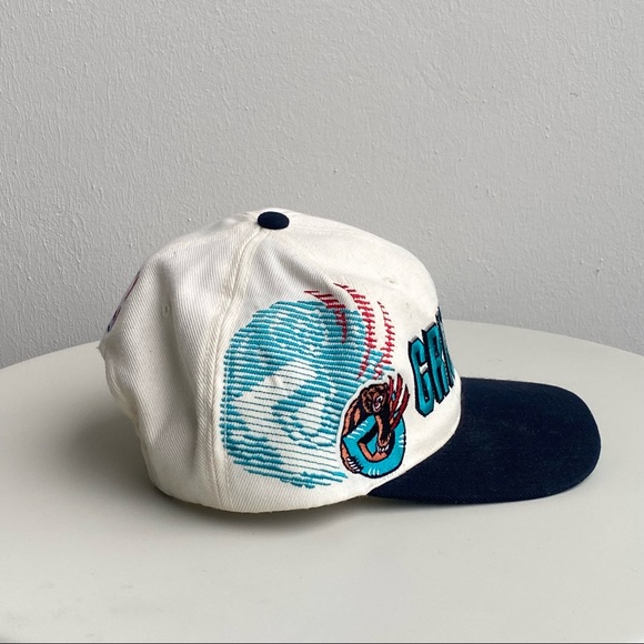 Vintage Autographed Vancouver Grizzlies Snapback - Picture 4 of 6